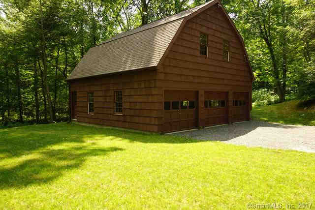 Building photograph for 15 HEMLOCK RIDGE